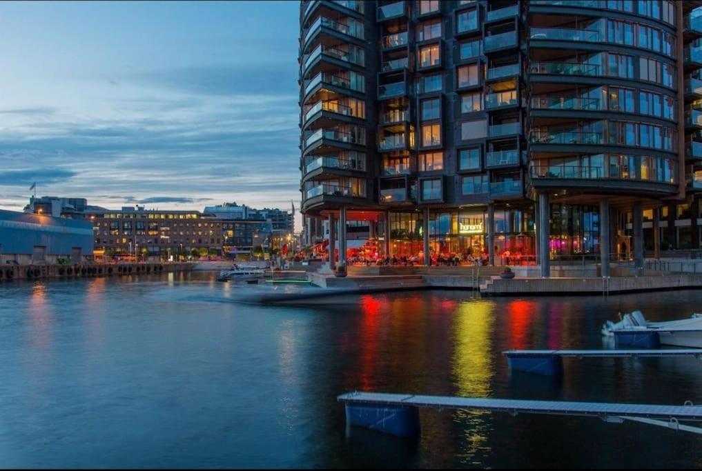 Aker Brygge - Sjoside Hjem - Sentral Beliggenhet Apartamento Oslo Exterior foto